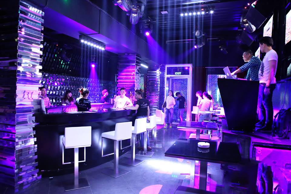 bar_dj_04
